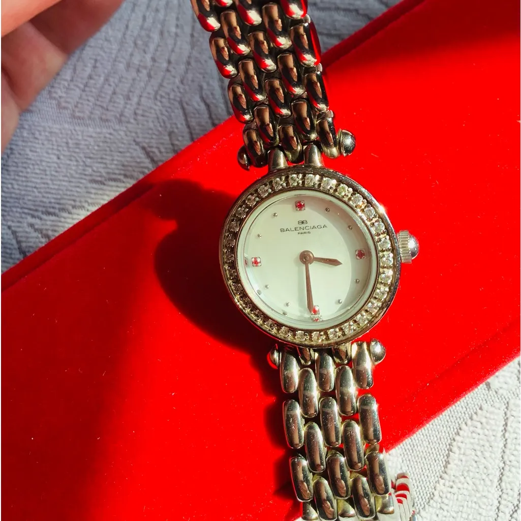Beautiful 💖 BALENCIAGA💖 watch for lady🌹 - Image 4