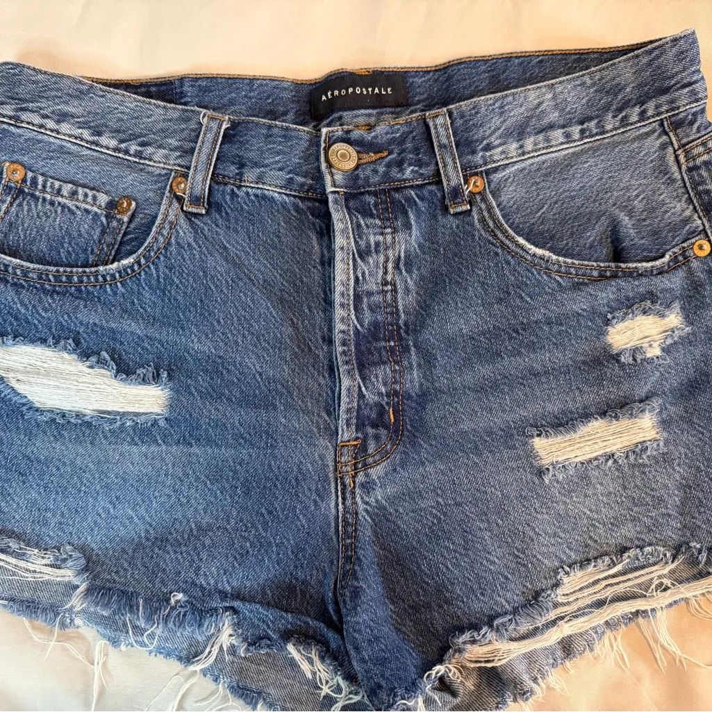 Aeropostale High Waisted Ripped Jean Shorts Raw Hem Size 10 - Image 2