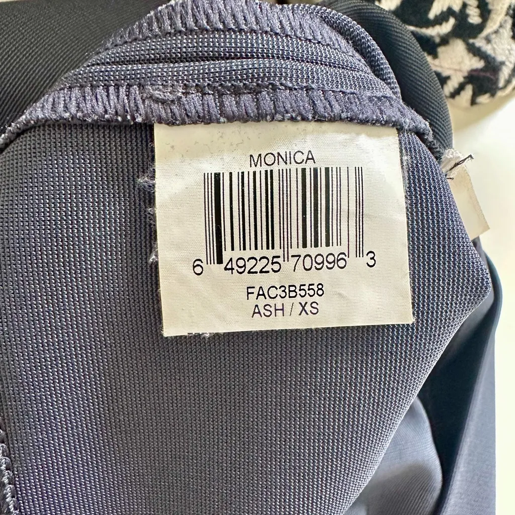 BCBGMaxAzria - Stunning Navy and Black Bandage Skirt - Brand new condition! - Image 3