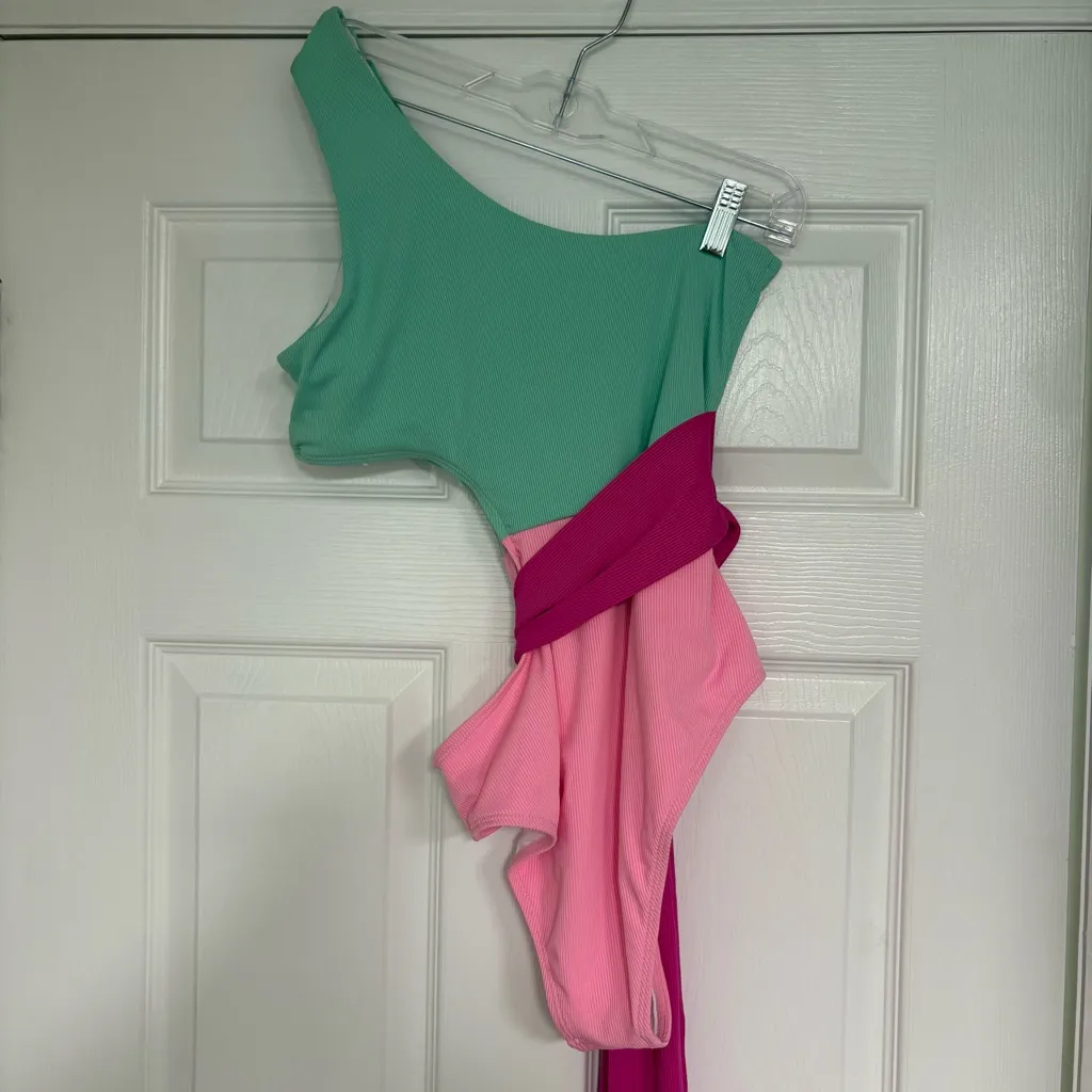 Pink Lily‎ Green And Pink One Shoulder One Piece Swimsuit Size Medium - Image 2
