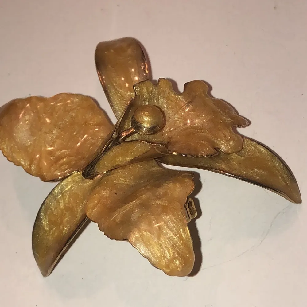 Vintage Gold Tone 3D Shimmer Enamel Orchid Retro Flower Brooch Shoulder Pin - Image 5