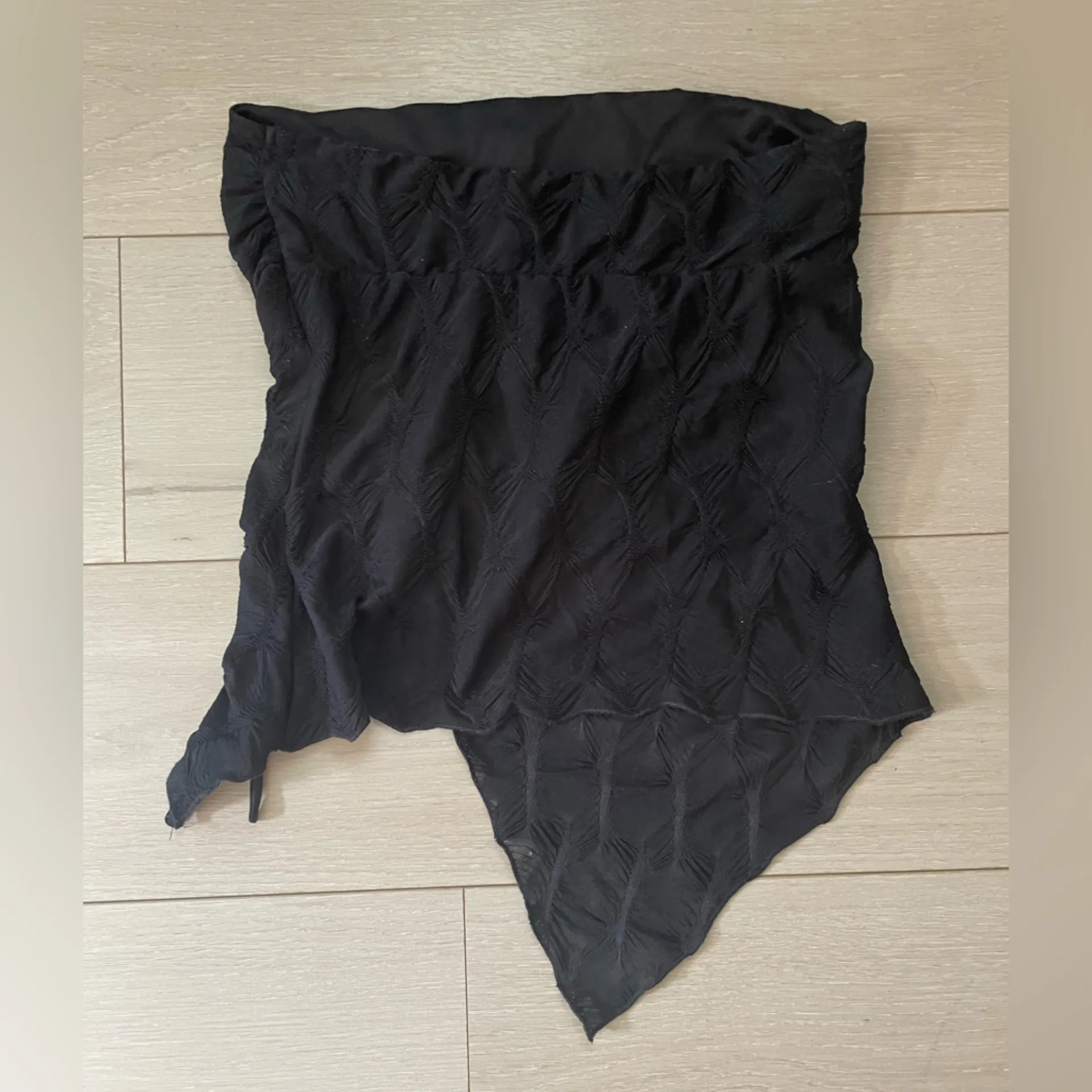 Silence + Noise Asymmetrical Ruched Skirt Black Size L Urban Outfitters Texture - Image 4