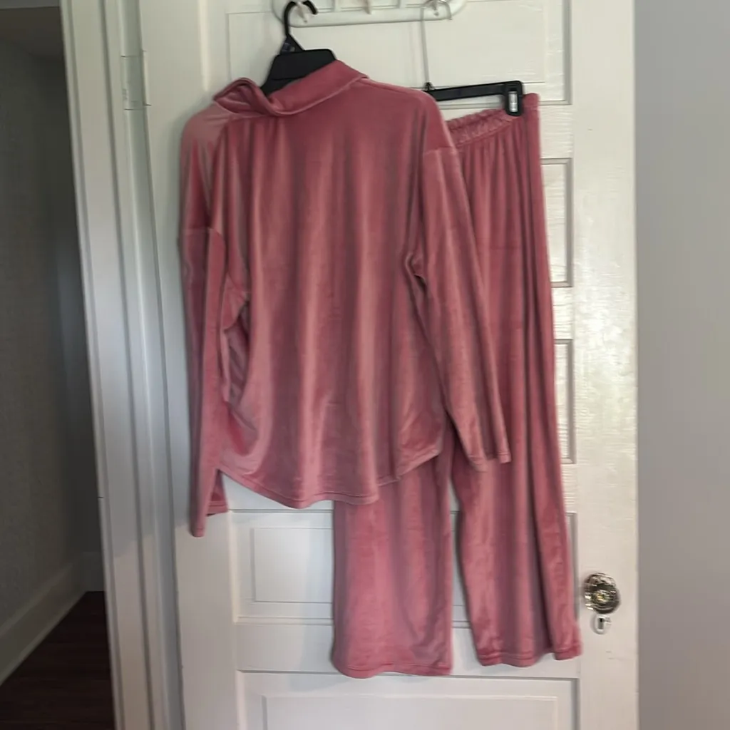 Only Soft Pink Velvet Pajama Set - Image 5