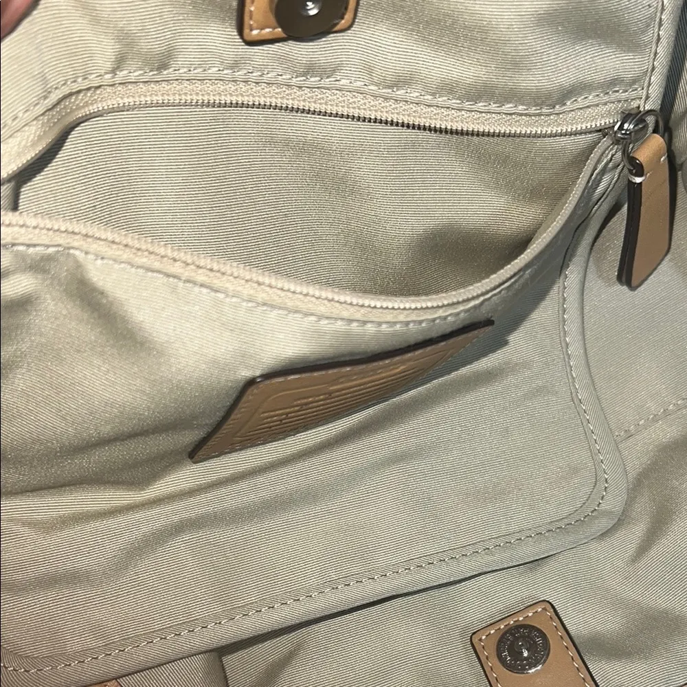 Coach Blue and Tan Shoulder Bag with Chic Design - Image 7