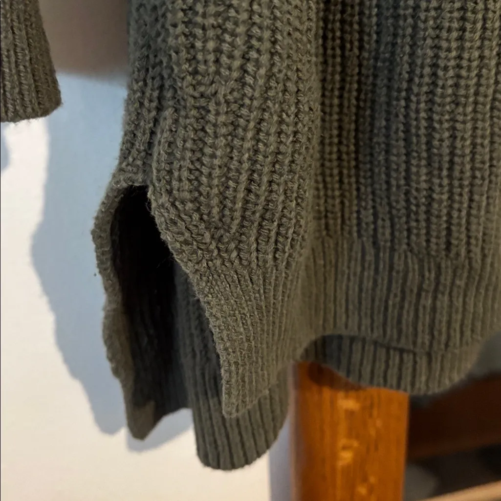 Express Women's Dark Green Crew Neck Sweater oversized large - Image 3