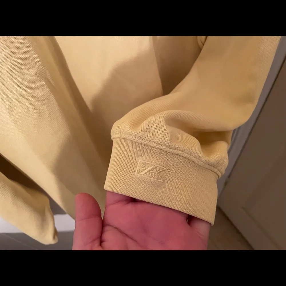 Gutter and buck unisex yellow sweater Size XL - Image 4