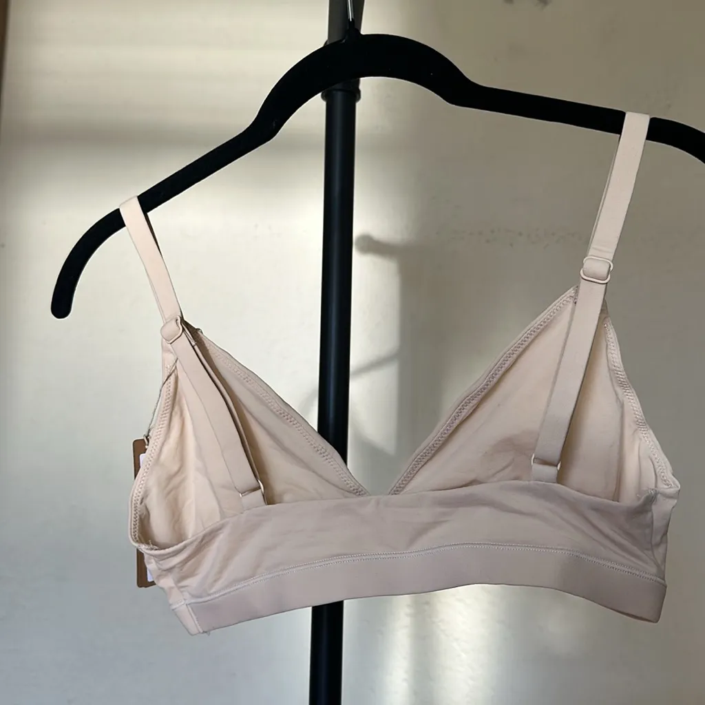 NWT‎ Skims Everybody Triangle Bralette Sand  Bra size M - Image 4