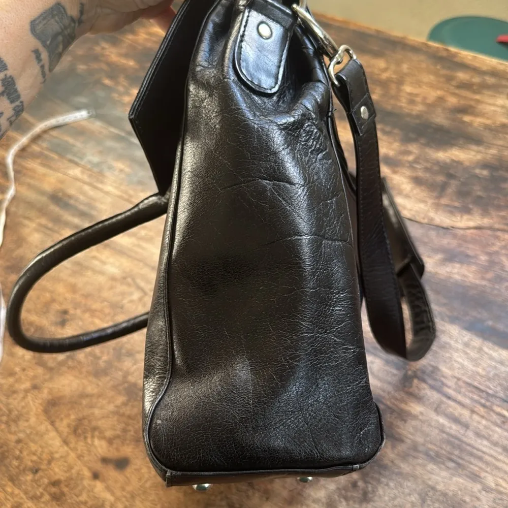 Catwalk collection leather handbag in a Black tote or laptop / overnight bag Black - Image 11