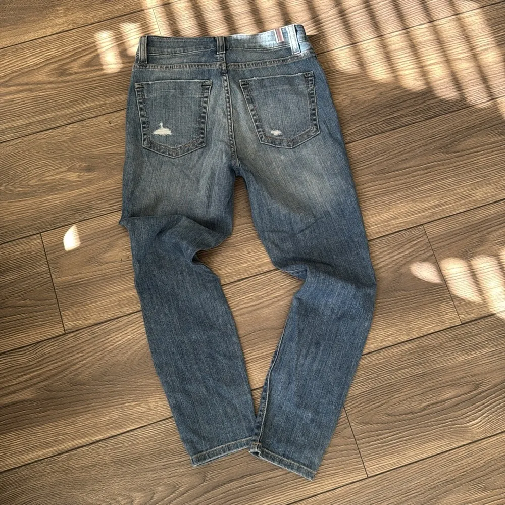 Morrison surfer girl size 26 Distressed Blue Jeans - Image 7