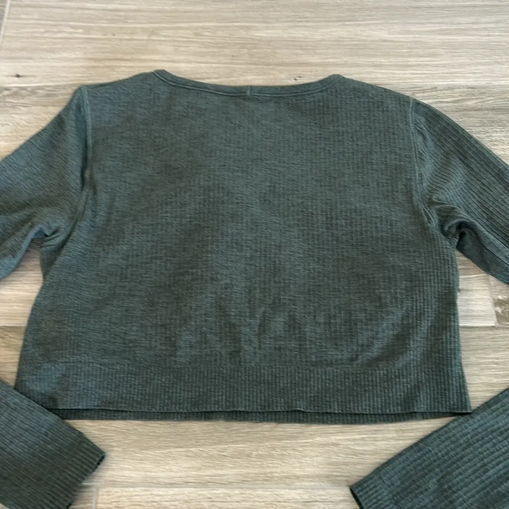 Lululemon EBB to street long sleeve Green Size 12 - Image 2