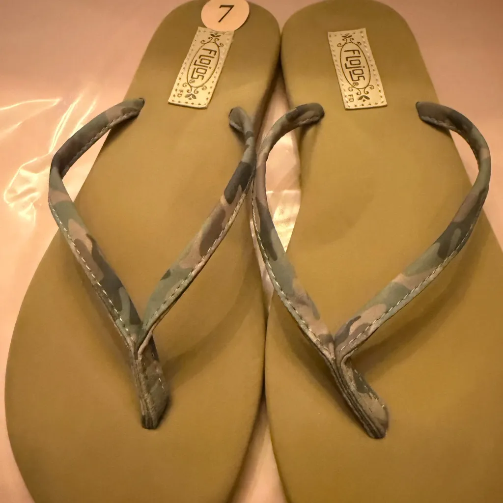 Flojos Tan and Patterned Sandals Size 7 - Image 2