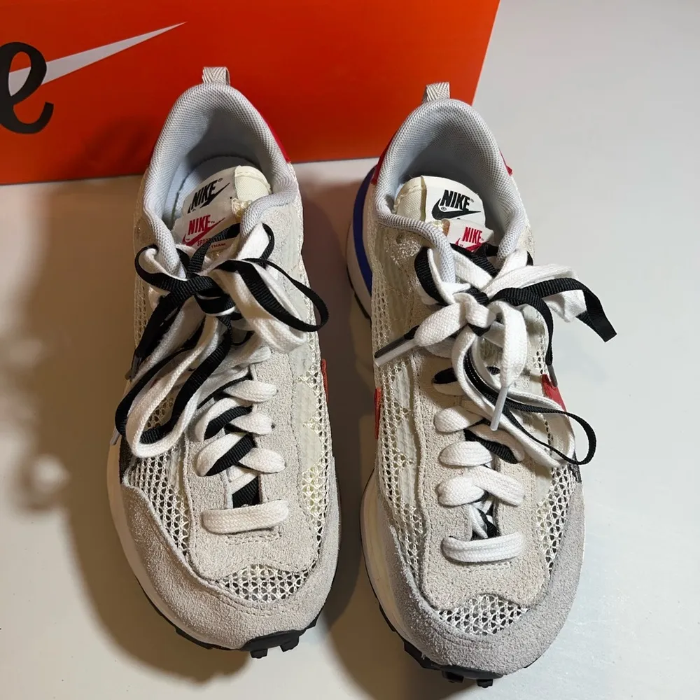 Nike x sacai VaporWaffle sport fuchsia game royal - Image 3