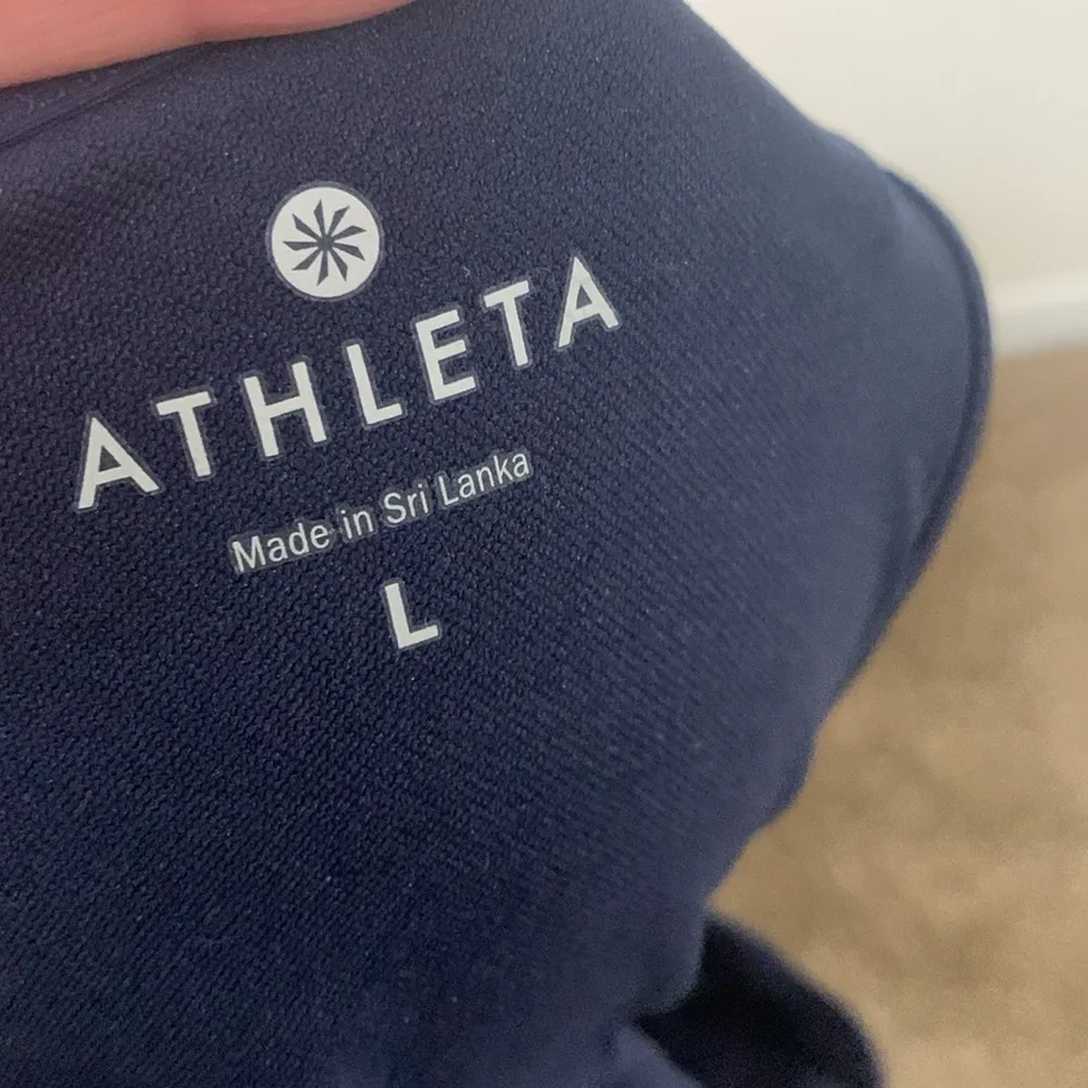 Athleta swim top removable padding, over the shoulder & neck straps woman LARGE - Image 6