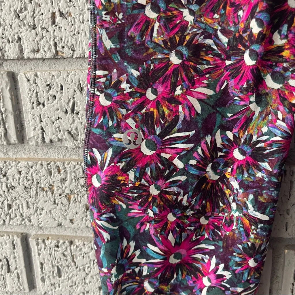 Lululemon Base Pace High-Rise Tight 28" *Brushed Floral Electric Multi Size 6 - Image 8