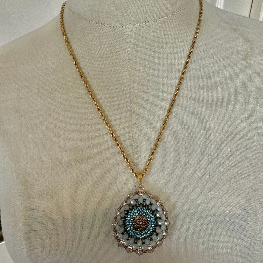 Vintage Reversible Beaded Mandala Pendant Necklace Gold Tone Rope Chain - Image 3