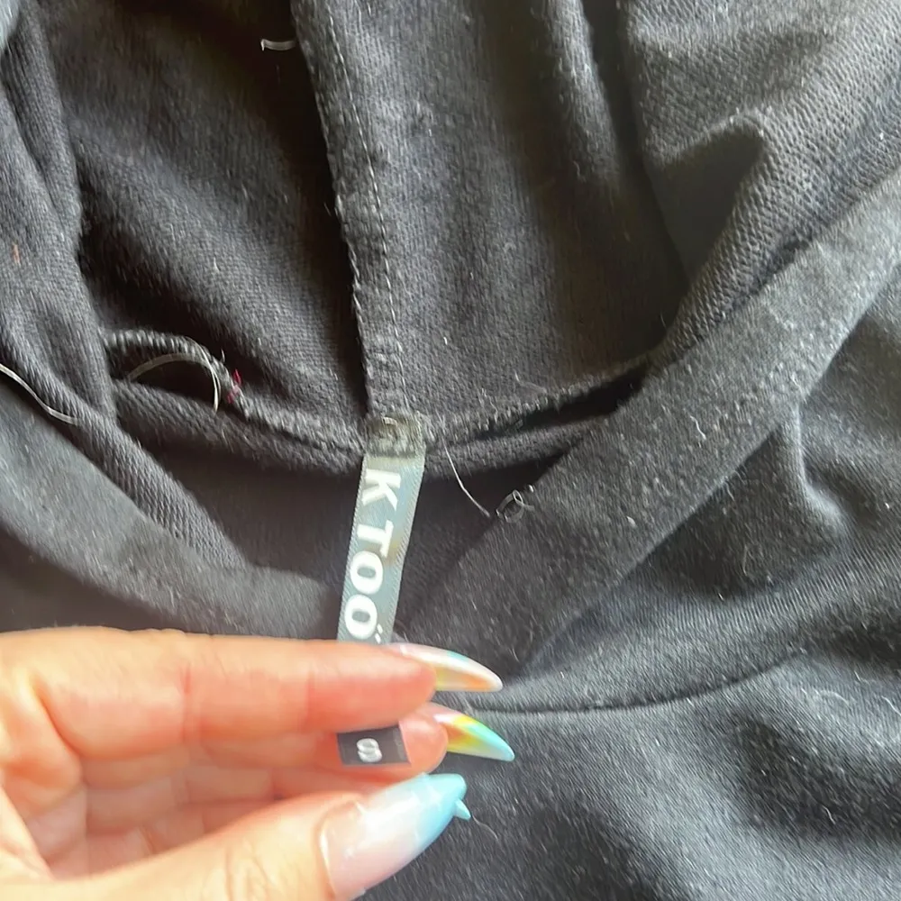 Black Cropped Fuzzy Hoodie - Image 3