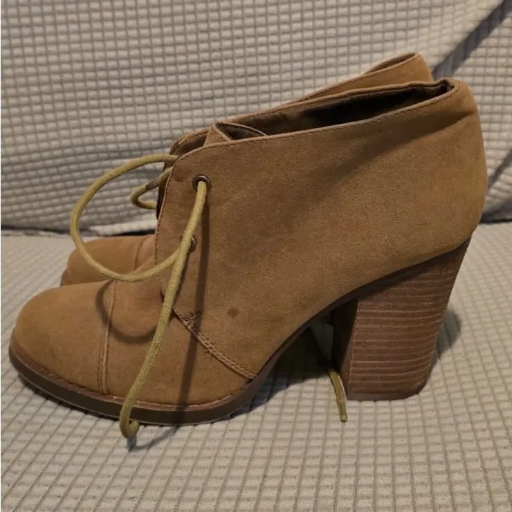 Chinese Laundry Tan Suede Boots - Image 7