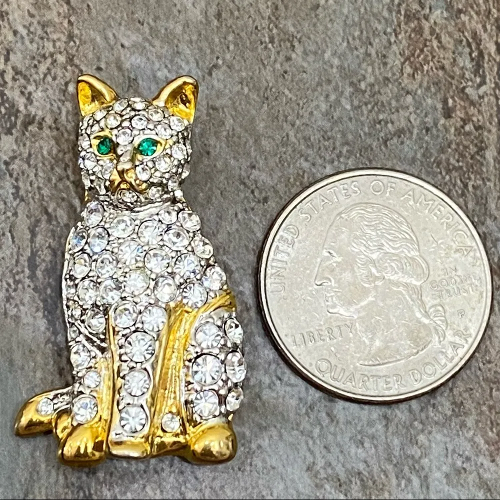 Vintage Unsigned Rhinestones Cat Brooch with Green Eyes - Image 5
