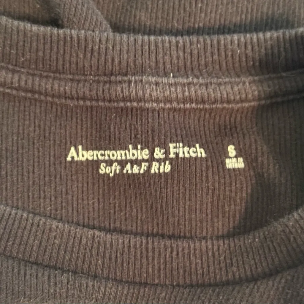 Abercrombie & Fitch Essential Rib Baby Tee in Black - Image 4