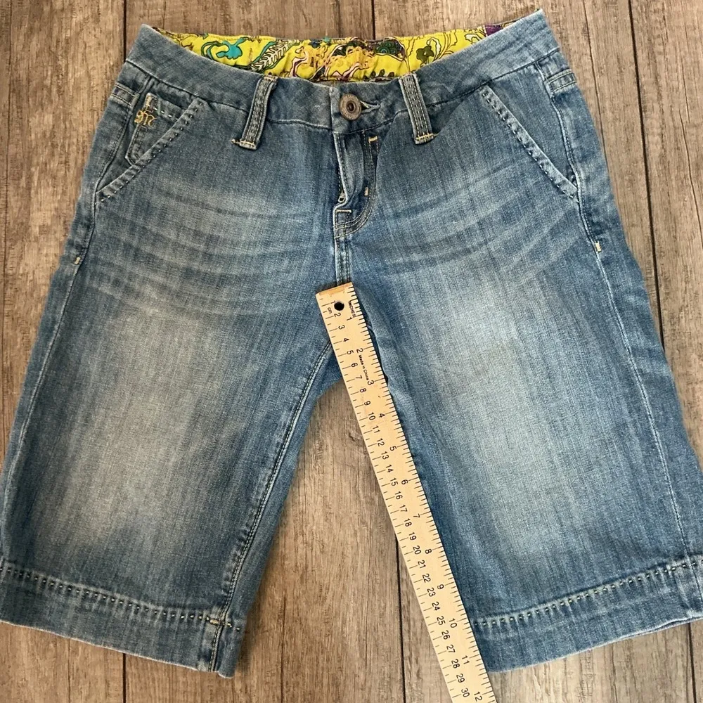 Y2K Miss Me Denim Bermuda Shorts Embellished‎ Pockets Light Wash Size 26 - Image 6