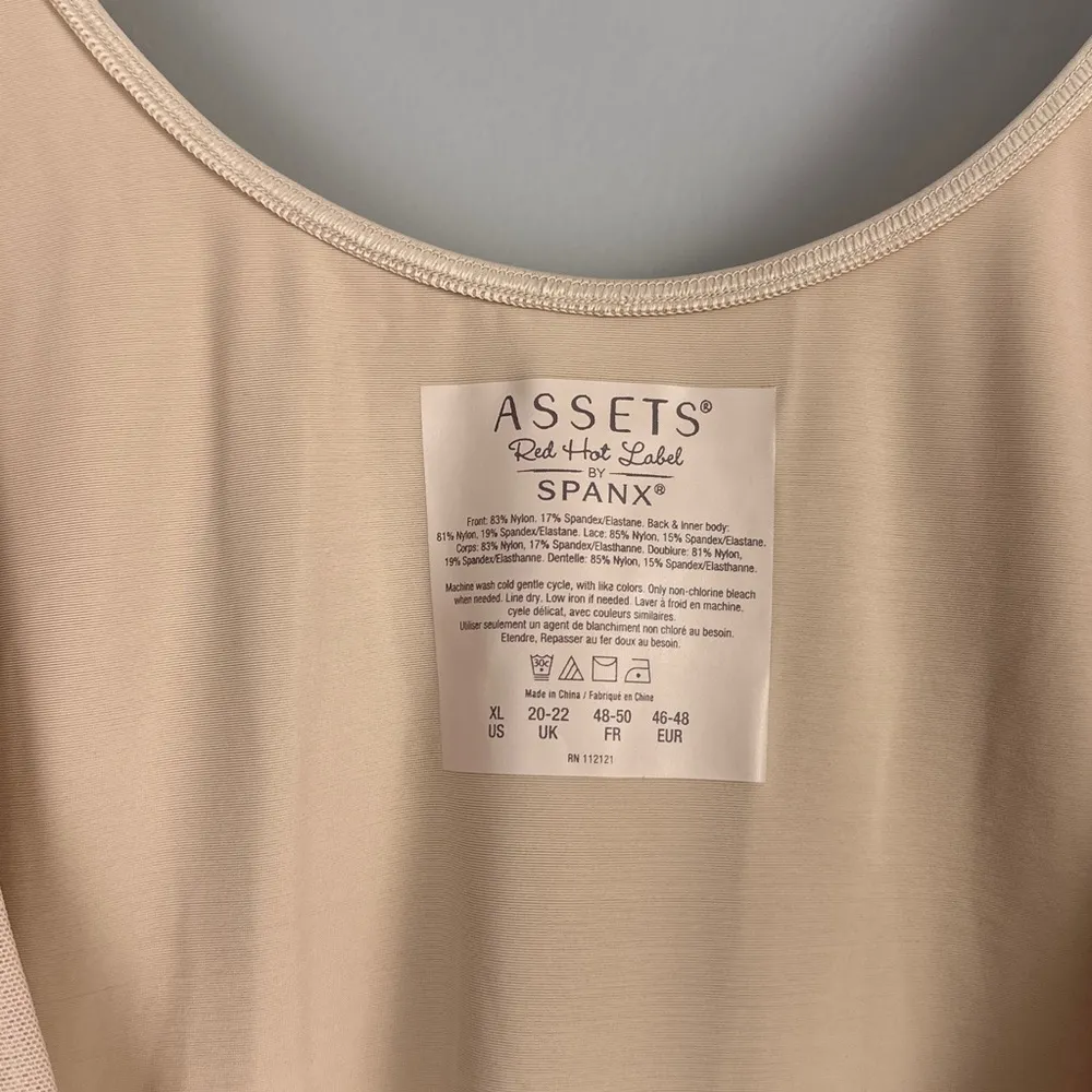 Assets Red Hot Label by Spanx Size XL Beige Tank Top Shaper Shapewear Lace Inset - Image 3