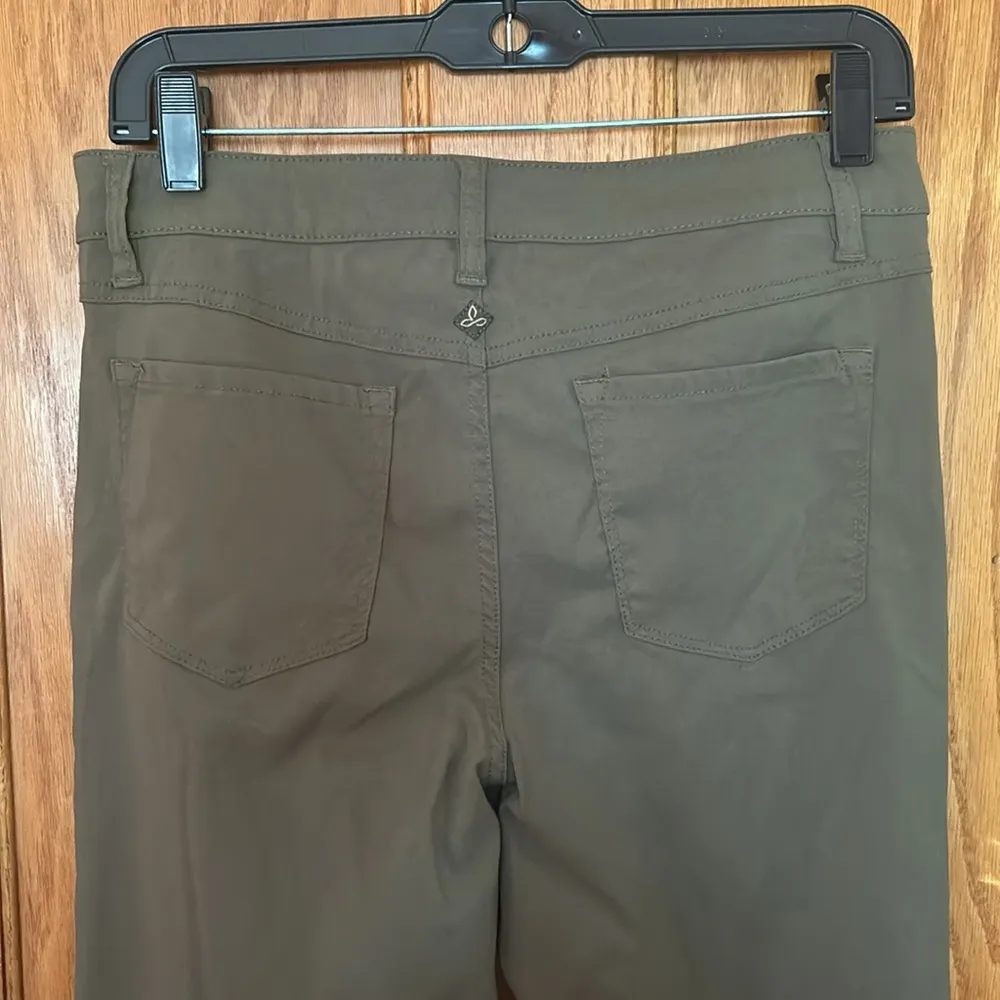 Prana dark green skinny leg pants w short inseam - size 10 - Image 3