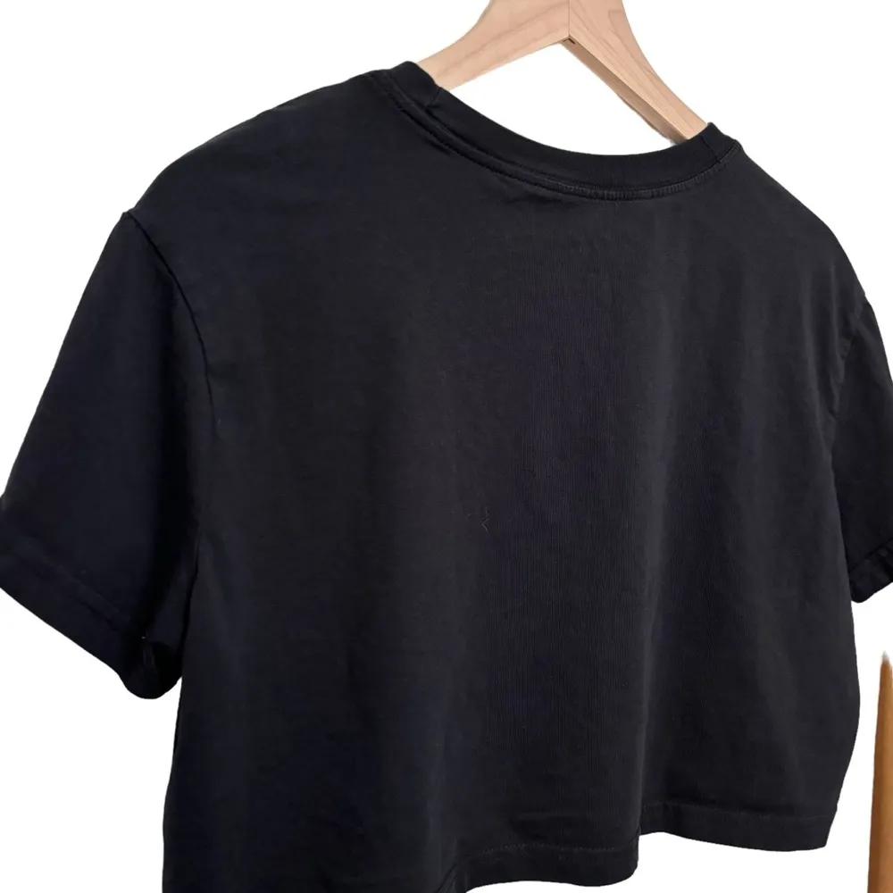 Women’s Nike black Just Do It graphic logo cropped t shirt size medium - Image 5