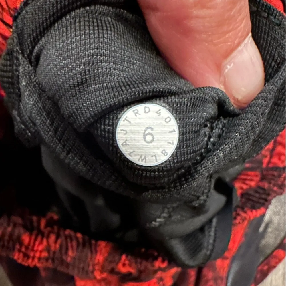 Women’s Hotty Hot Short II Running 2.5" Carminetrue Red Black Floral - Image 11