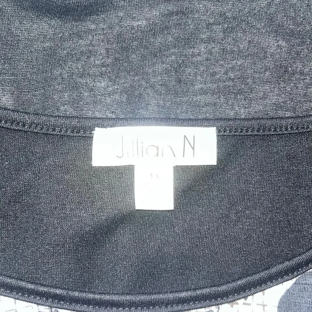 Jillian N Black and Gray Floral Print Short Sleeve Tee Size 1X - Image 3