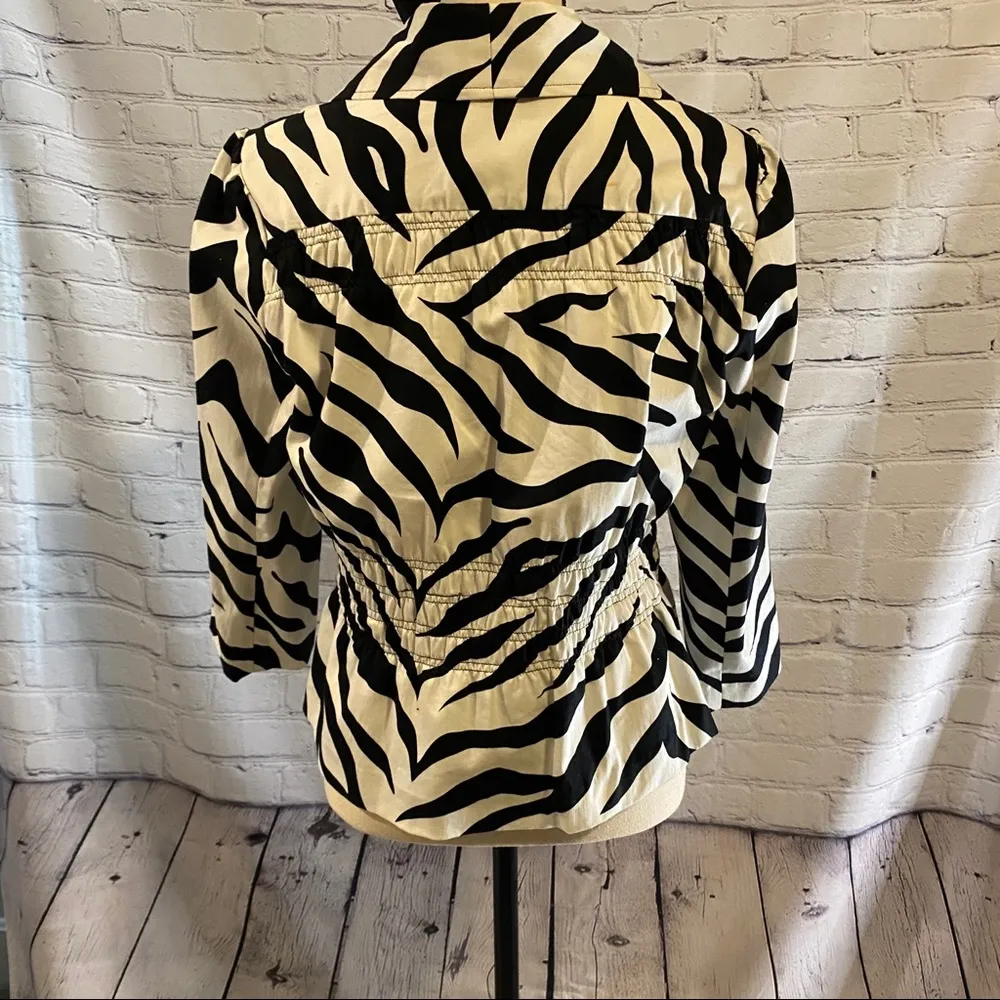 Sunny Leigh || Zebra print blazer - Image 2