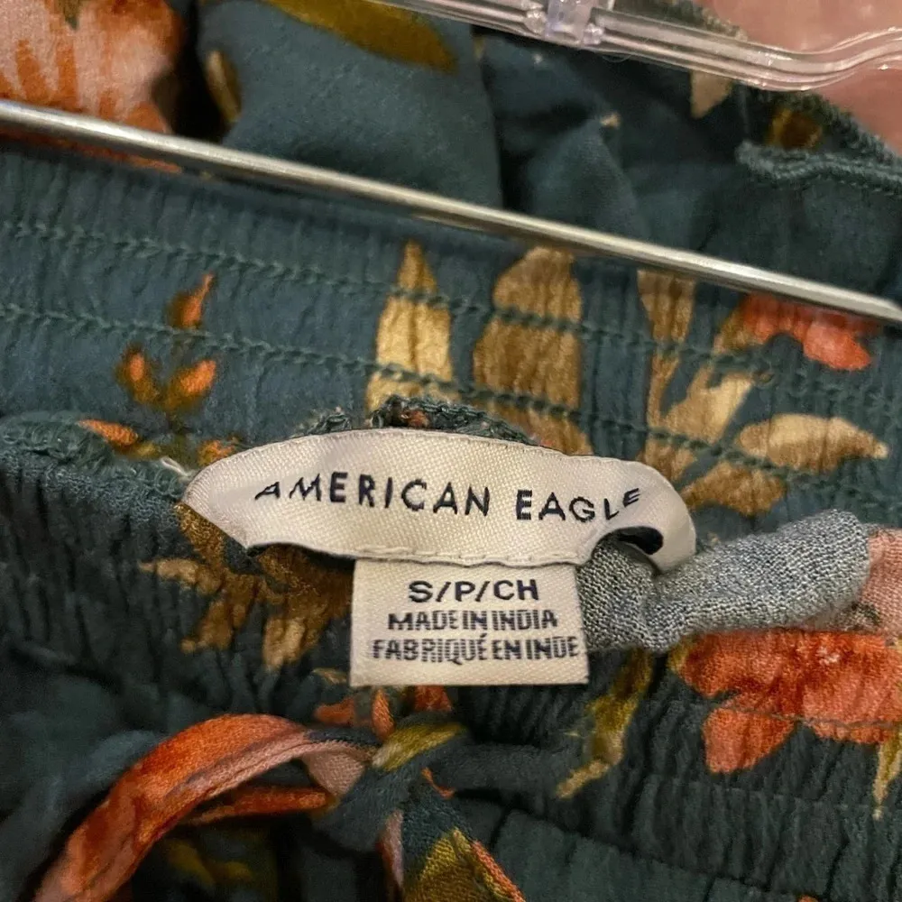 NWT American Eagle Floral Linen Ruffle Shorts - Image 4