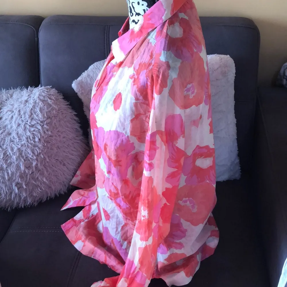 ANN TAYLOR LOFT Floral Button Down Shirt Size M - Image 3