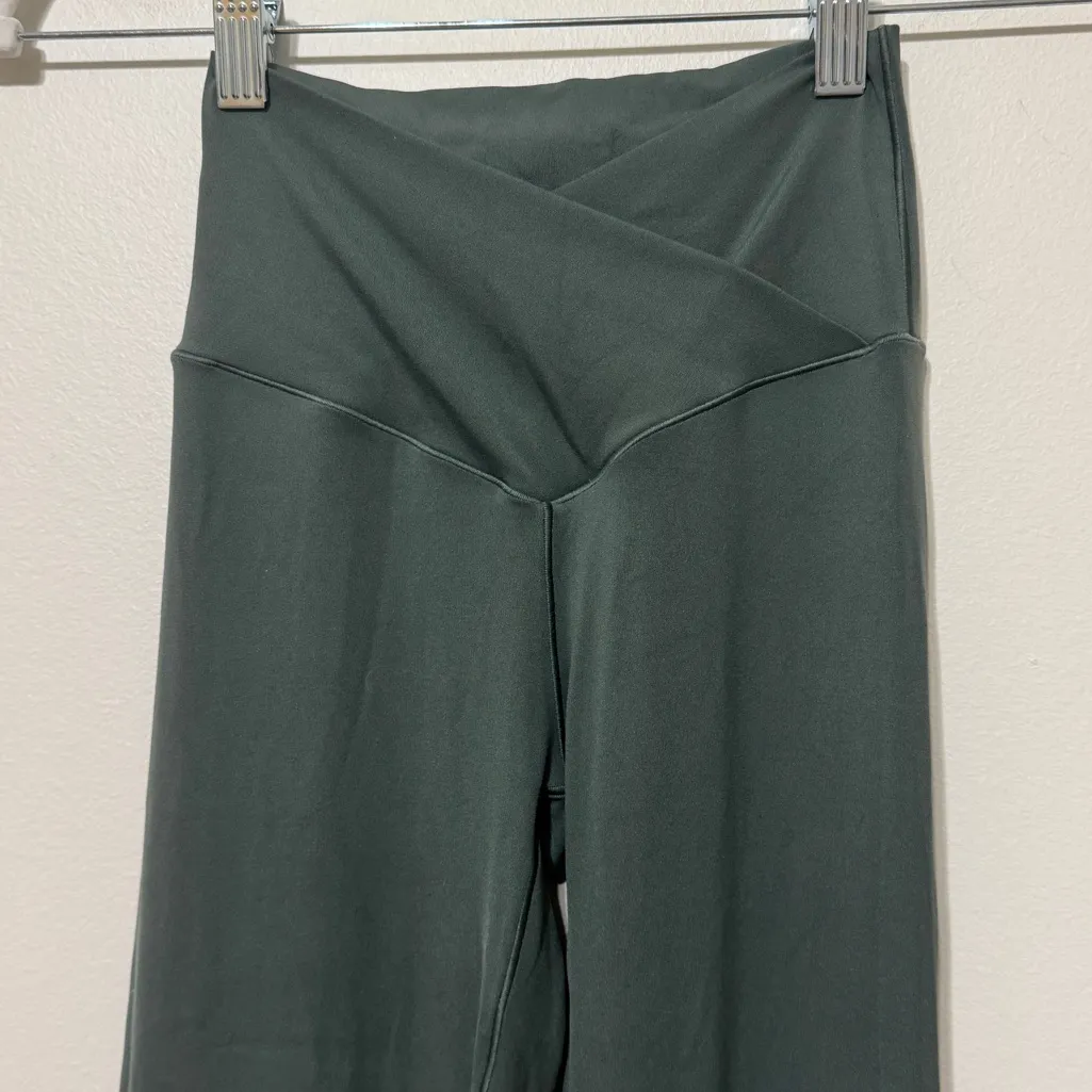OFFLINE By Aerie Real Me High Waisted Crossover Flare Legging Green Size Small - Image 4