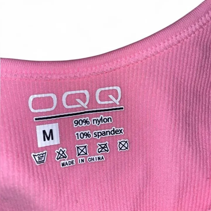 OQQ bubblegum pink shapewear bodysuit with adjustable straps Size M - Image 4