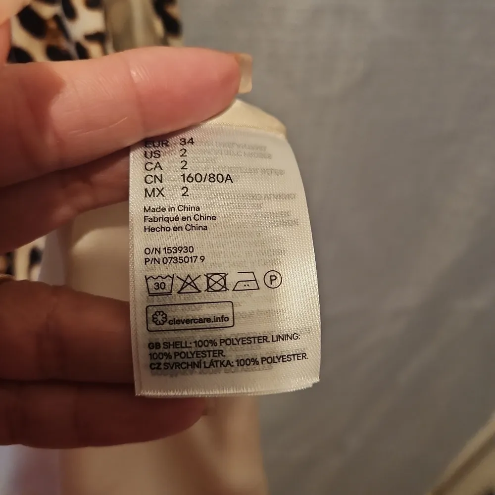 H&m Beige/leopard Print Satin Cinched Waist Halter Midi Dress Size: 2 - Image 4