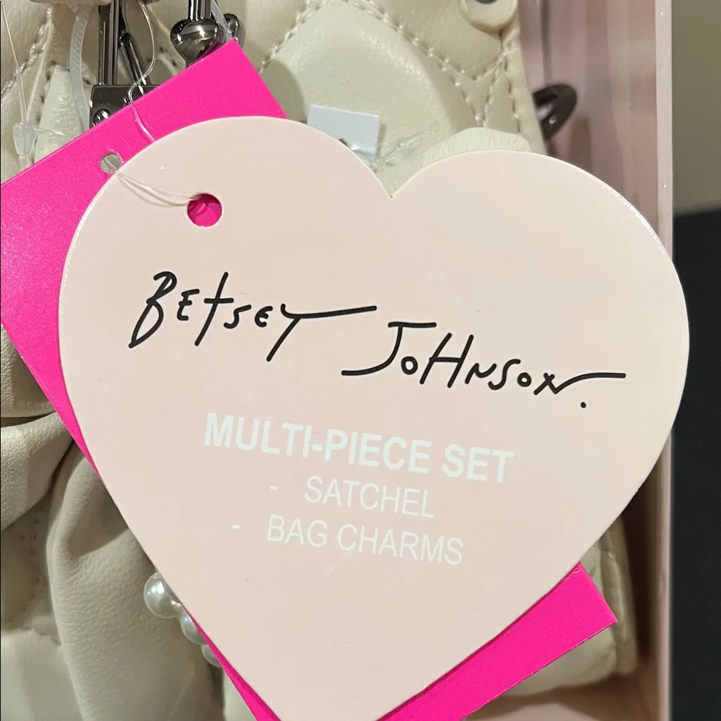 Betsey Johnson | “XO Roxie” w/ Crossbody & 2 Bag Charms (includes gift box) - Image 2