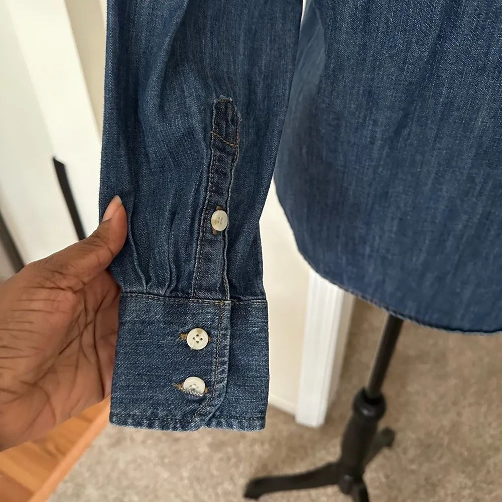 Universal Thread Labette Chambray Long Sleeve Button Up Shirt Size XS Pockets - Image 3