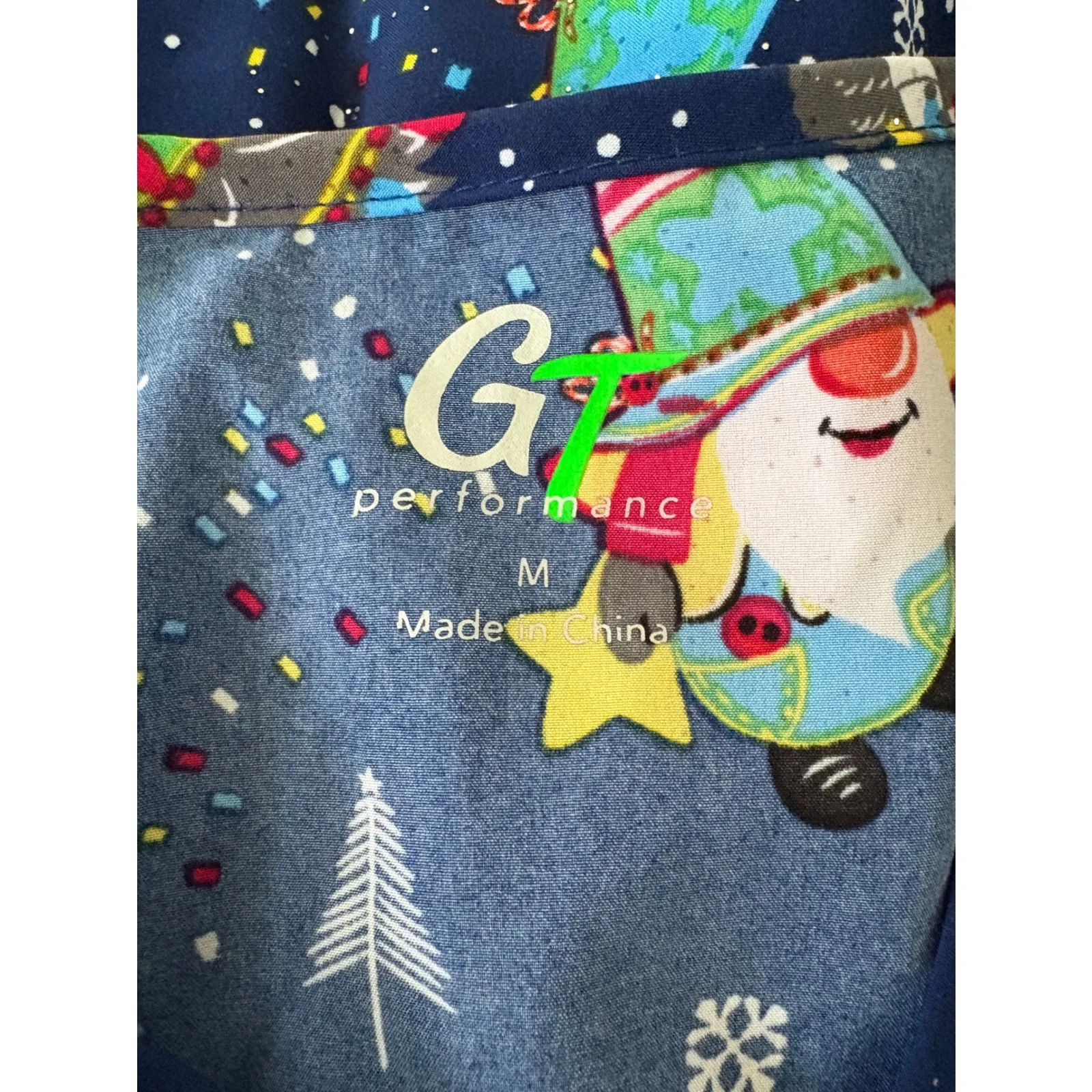 Christmas Scrub Top Gnomes Dogs Holiday Print Women's Medium Nurse Uniform‎ Blue - Image 4