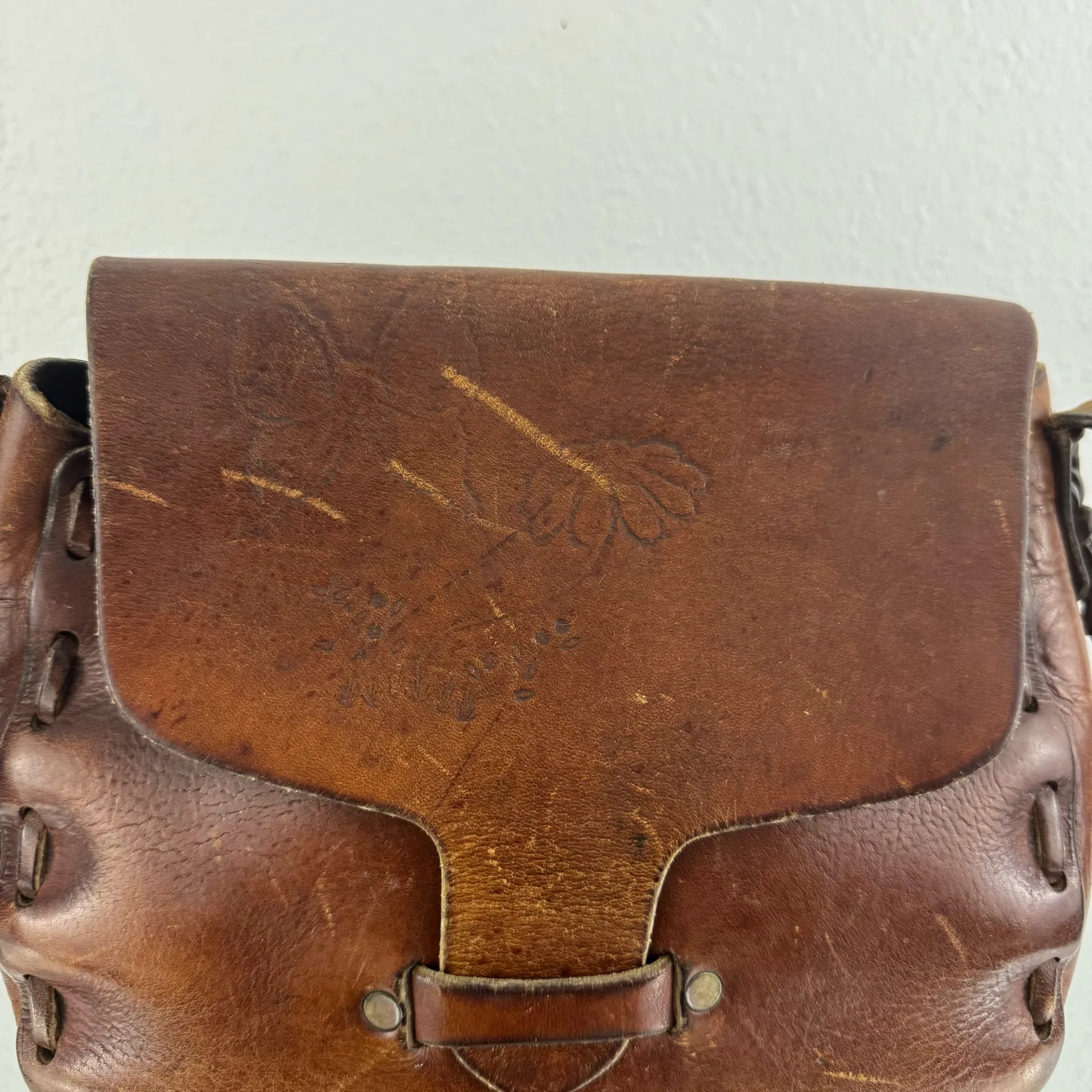 Vintage 90s Brown Tooled Leather Flower Butterfly Boho Crossbody Saddle Bag - Image 5