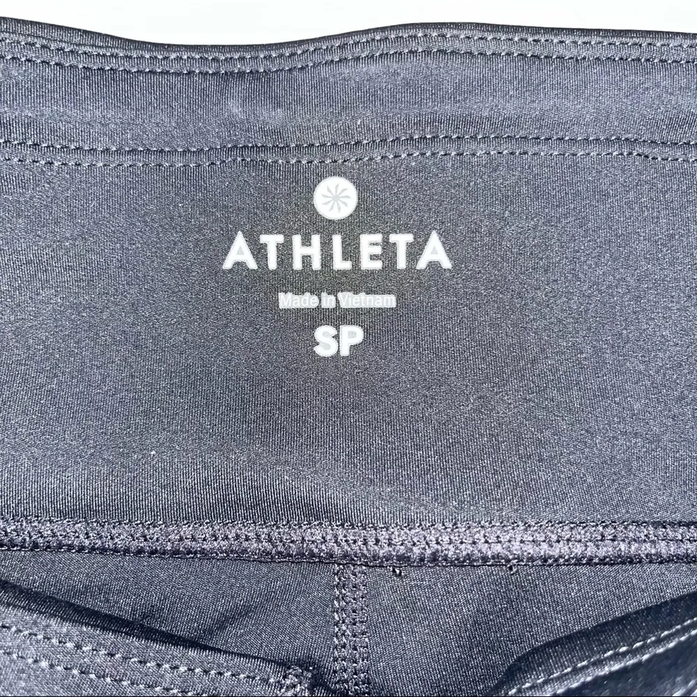 Athleta Black Aura Sonar Capri Leggings - Image 9