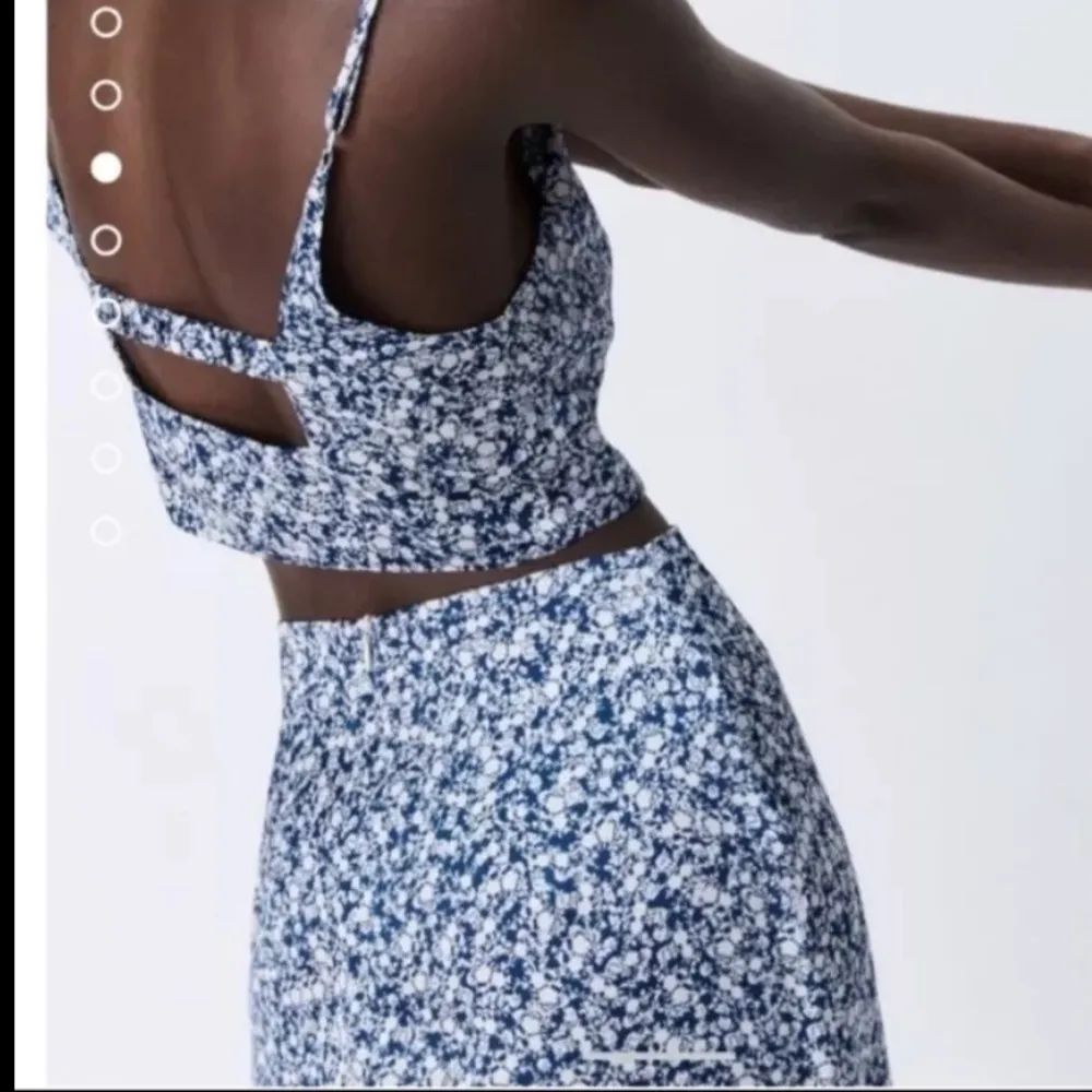 - Zara nwot blue floral satin top & skirt set  cutout boho summee classic party - Image 4