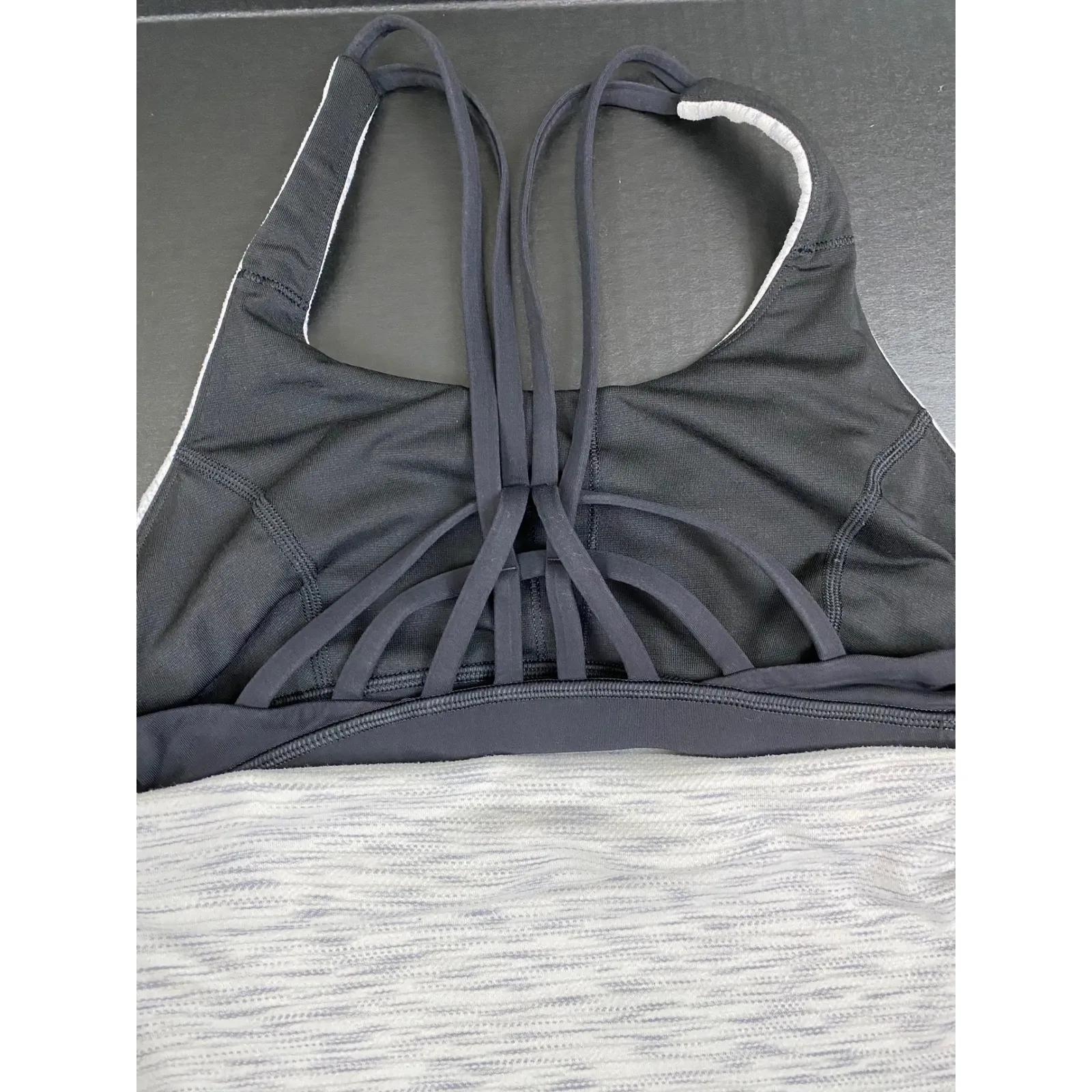 Lululemon Moment to Movement 2-in-1 Tank Size 6 Gray‎ Black Built-In Bra Yoga - Image 6