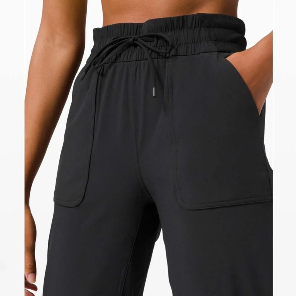 Lululemon Beyond the Studio Crop in Black Size 6 - Image 4