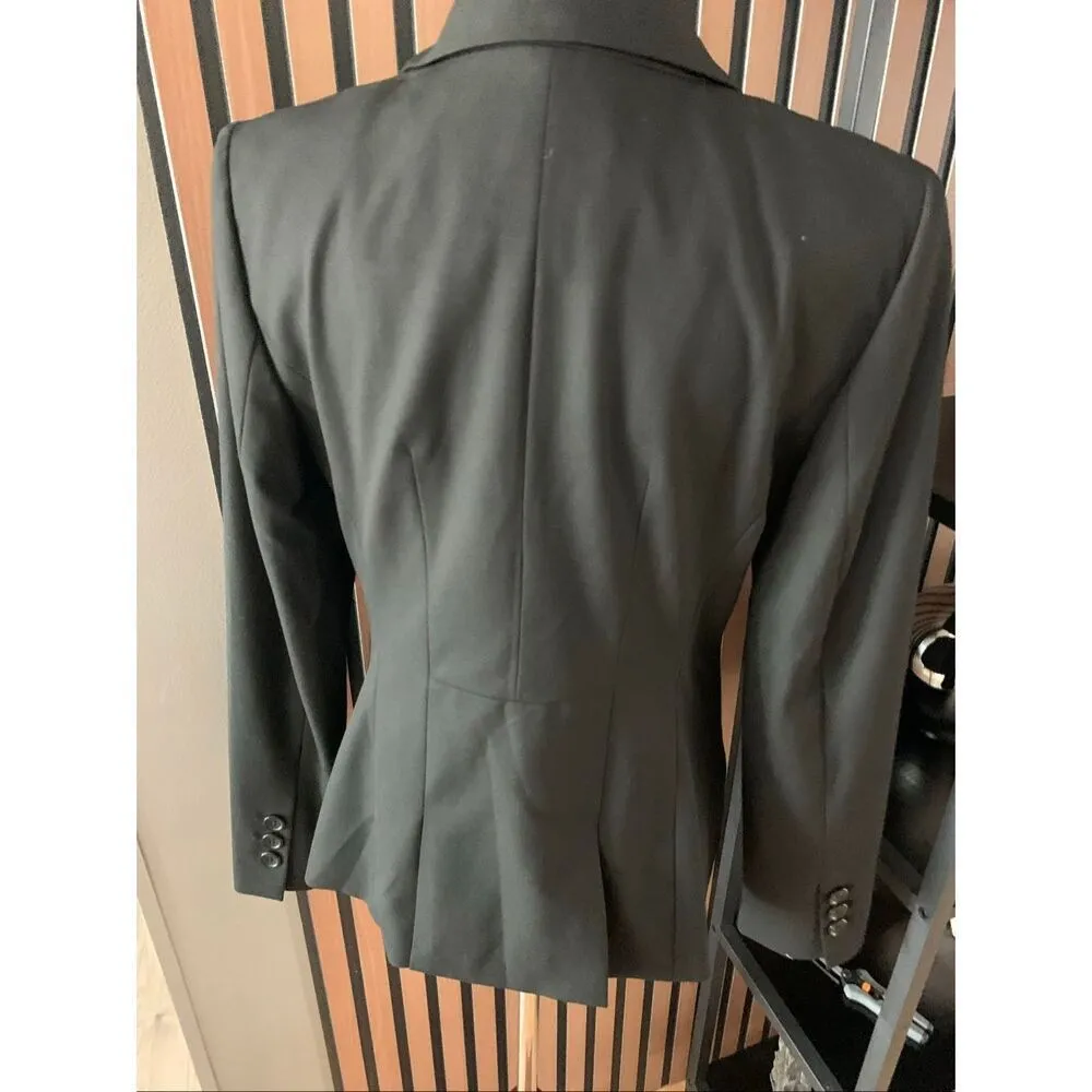 The limited black work blazer size 4 classy form fitting - Image 4