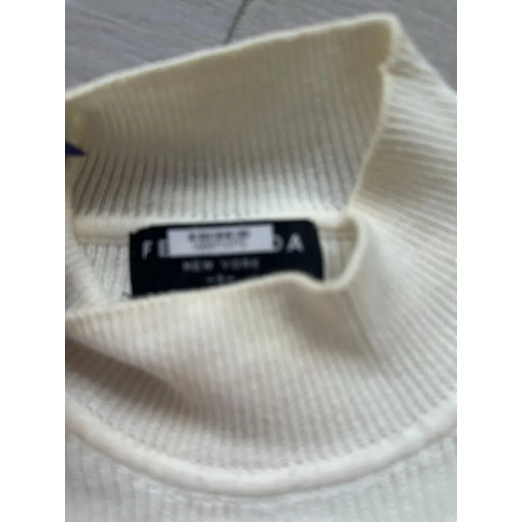 Few Moda  White Bell Sleeve Ribbed Sweater Size Small - Image 8