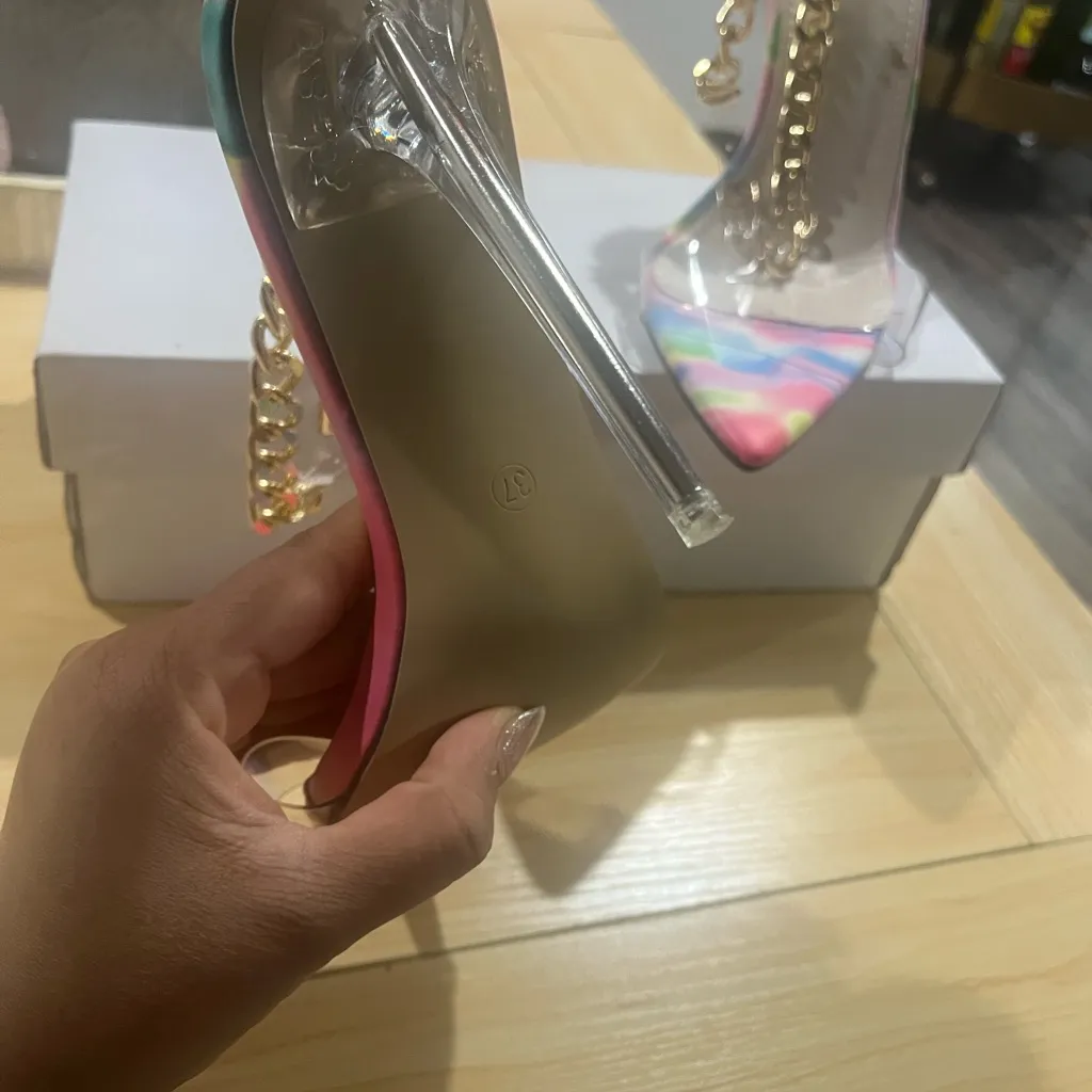 SHEIN Multicolor Tie-Dye Heels with Chain Detail - Image 2