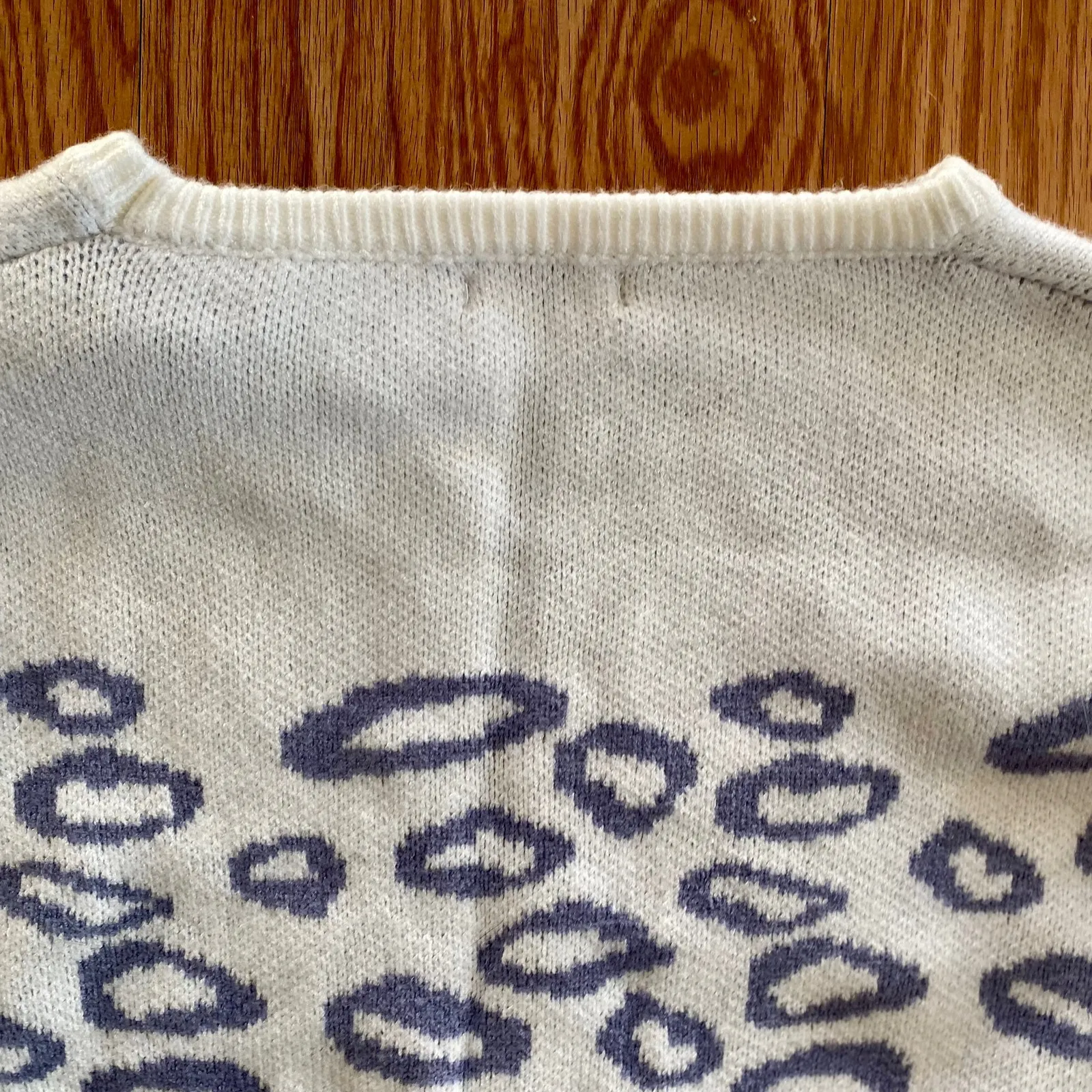 And The Why Cropped Purple Leopard Animal Spot Sweater Top Womens Small Medium White - Image 16