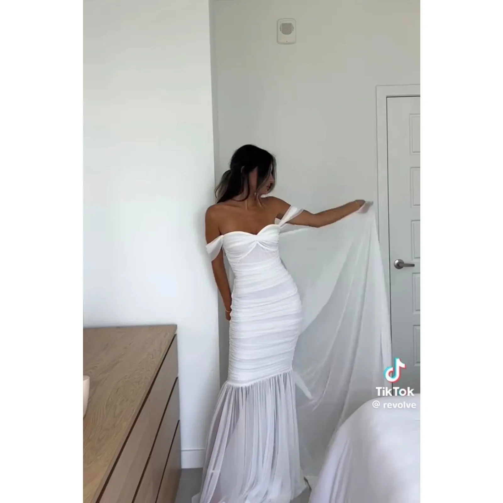 Norma Kamali Walter Fishtail Maxi Gown size XS White - Image 2