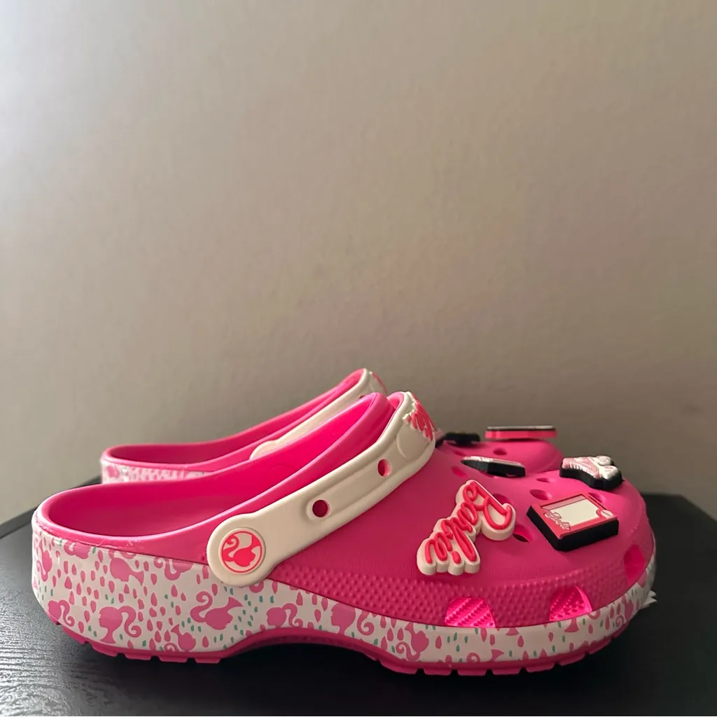 Crocs Barbie Classic Clog Pink Womens M6 W8 Limited Edition Jibbitz NWT - Image 2