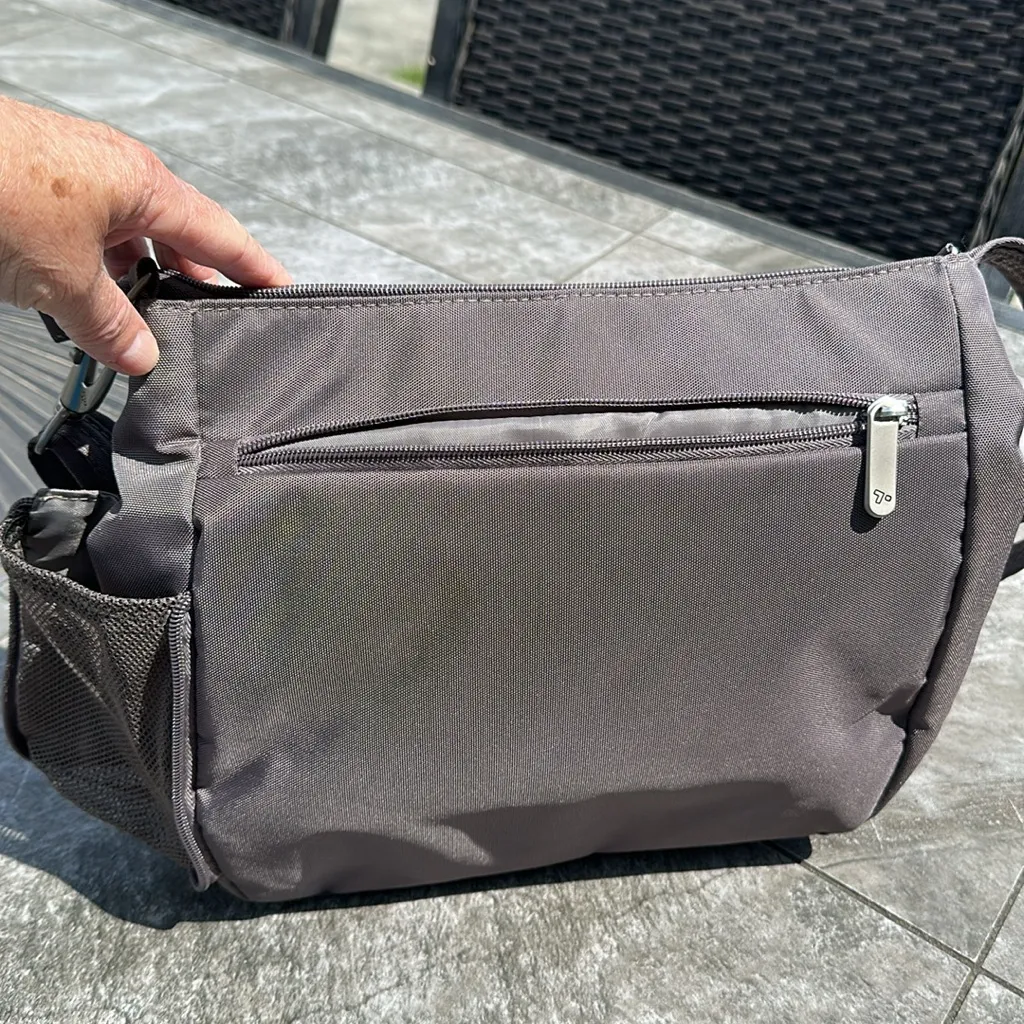 NWOT , anti theft Travelon crossbody , multiple zipper compartments - Image 3